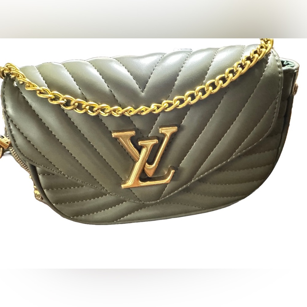 NWT Louis Vuitton Monogram Canvas Leather w/Gold Chain Buckles Snaps Coin Purse